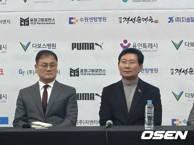 [사진] 용인FC 최윤겸 감독과 이상일 용인특례시장