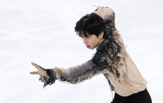 한국 남자 피겨의 대들보 차준환이 내달 밀라노·코르티나담페초 동계올림픽에 출전한다. 2018 평창(15위), 2022 베이징(5위)에 이어 세 번째 올림픽 도전이다. 사진은 4일 종합선수권 남자 시니어 프리 스케이팅 연기 모습. [뉴스1]