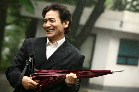 영화 '라디오 스타'에서 매니저 박민수를 연기한 배우 안성기. 사진 시네마서비스