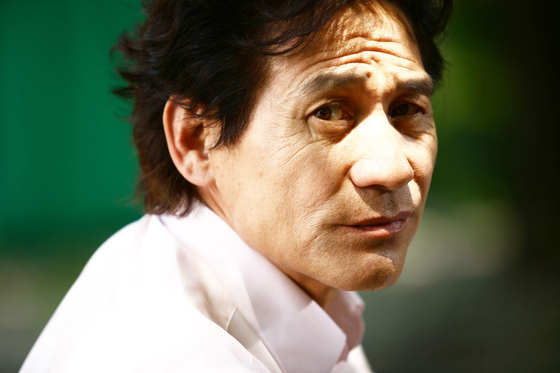 영화 '라디오 스타'에서 매니저 박민수를 연기한 배우 안성기. 사진 시네마서비스