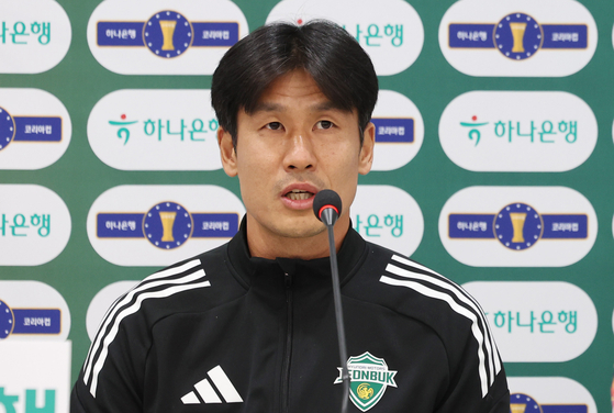 지난해 12월 5일 당시 정조국 전북현대 코치가 5일 서울 마포구 서울월드컵경기장에서 열린 2025 하나은행 코리아컵 공식 기자회견에서 결승전을 앞둔 소감을 밝히고 있다. 뉴스1