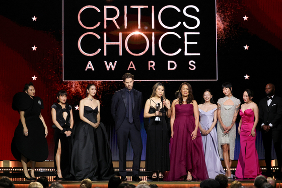 '케이팝데몬헌터스'의 감독 매기 강이 4일(현지시각) '크리틱스 초이스 어워즈'에서 장편 애니메이션상을 받았다. [로이터=연합뉴스]