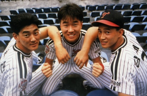 1994년 LG의 신인 삼총사로 불렸던 서용빈과 류지현, 김재현(왼쪽부터). 중앙포토