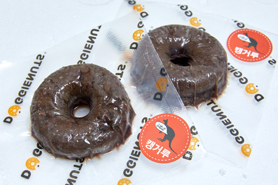  도기넛 제품은 캥거루·닭·소 등 다양한 고기를 이용해 도넛 모양으로 만든다.