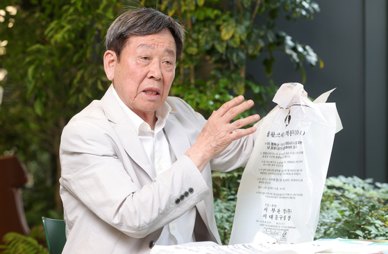 90년대 당시 쓰레기 종량제 봉투 정책을 만든 심재곤 환경인포럼 대표. 강정현 기자.