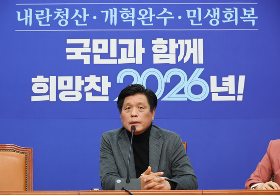 조승래 더불어민주당 사무총장이 4일 국회에서 열린 기자간담회에서 현안 관련 발언을 하고 있다. 연합뉴스