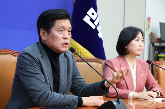 조승래 더불어민주당 사무총장이 4일 서울 여의도 국회에서 기자간담회를 하고 있다. 뉴스1