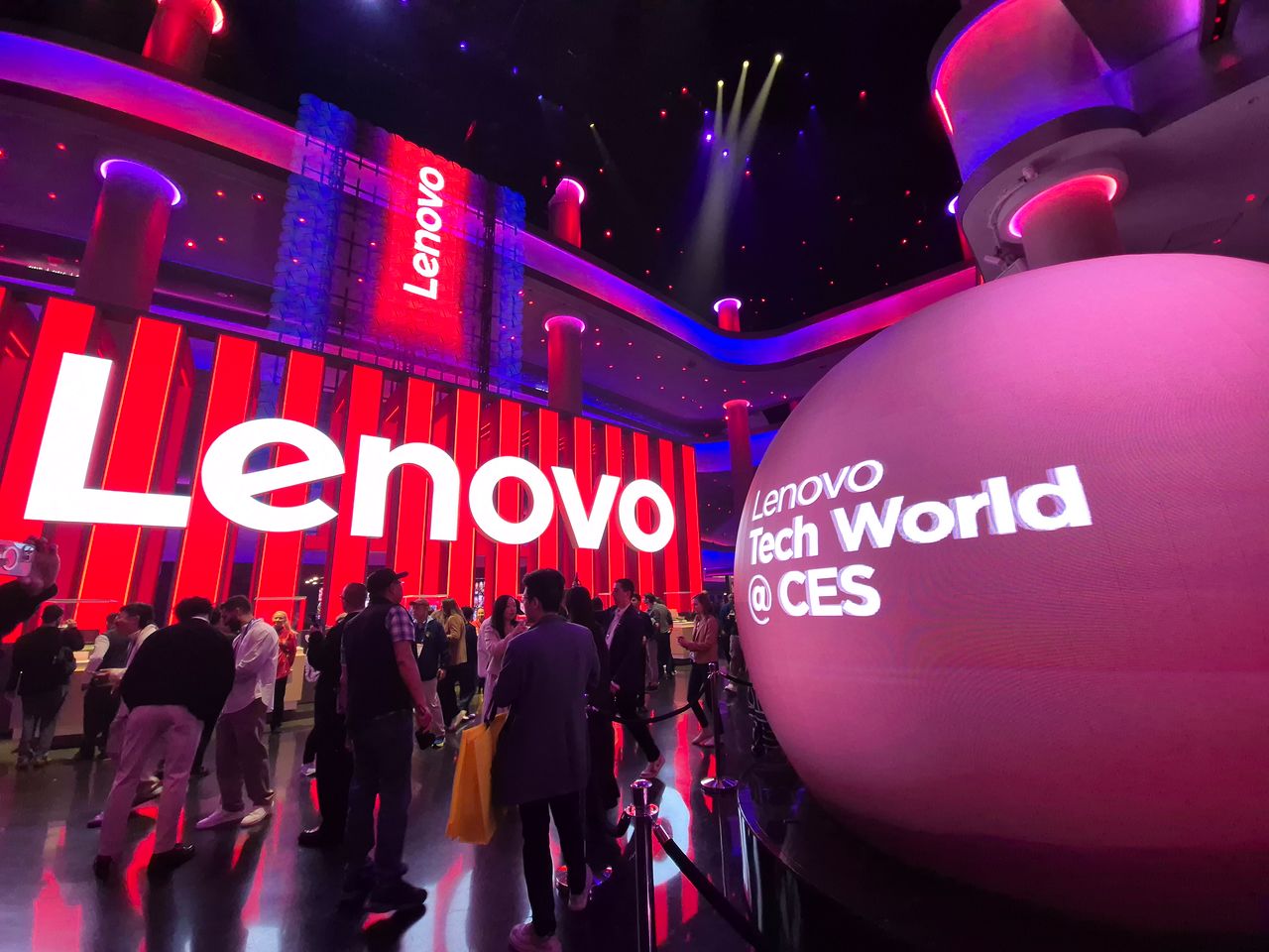 6일(현지시간) 미국 라스베이거스의 돔 공연장 '스피어'에서 레노버가 CES 2026 기조연설을 열었다. 이우림 기자