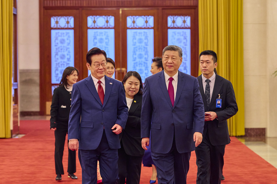 이재명 대통령과 시진핑(習近平) 중국 국가주석이 5일 오후 베이징(北京市) 인민대회당 북대청에서 열린 공식환영식에 입장하고 있다. 전민규 기자