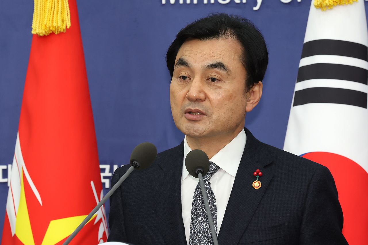 안규백 국방부 장관이 지난달 31일 오후 서울 용산구 국방부 브리핑실에서 '준4군 체제로 해병대 개편' 기자회견을 하고 있다. 뉴스1