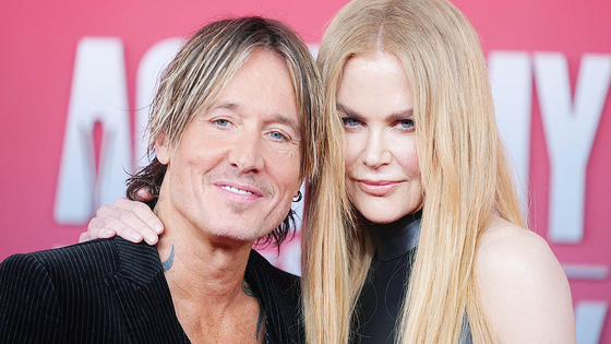  니콜 키드먼과 키스 어번이 지난해 5월 8일 미국 텍사스주 프리스코에서 열린 컨트리음악협회(ACM) 시상식에 참석해 사진 촬영을 위해 포즈를 취하고 있다. 로이터=연합뉴스