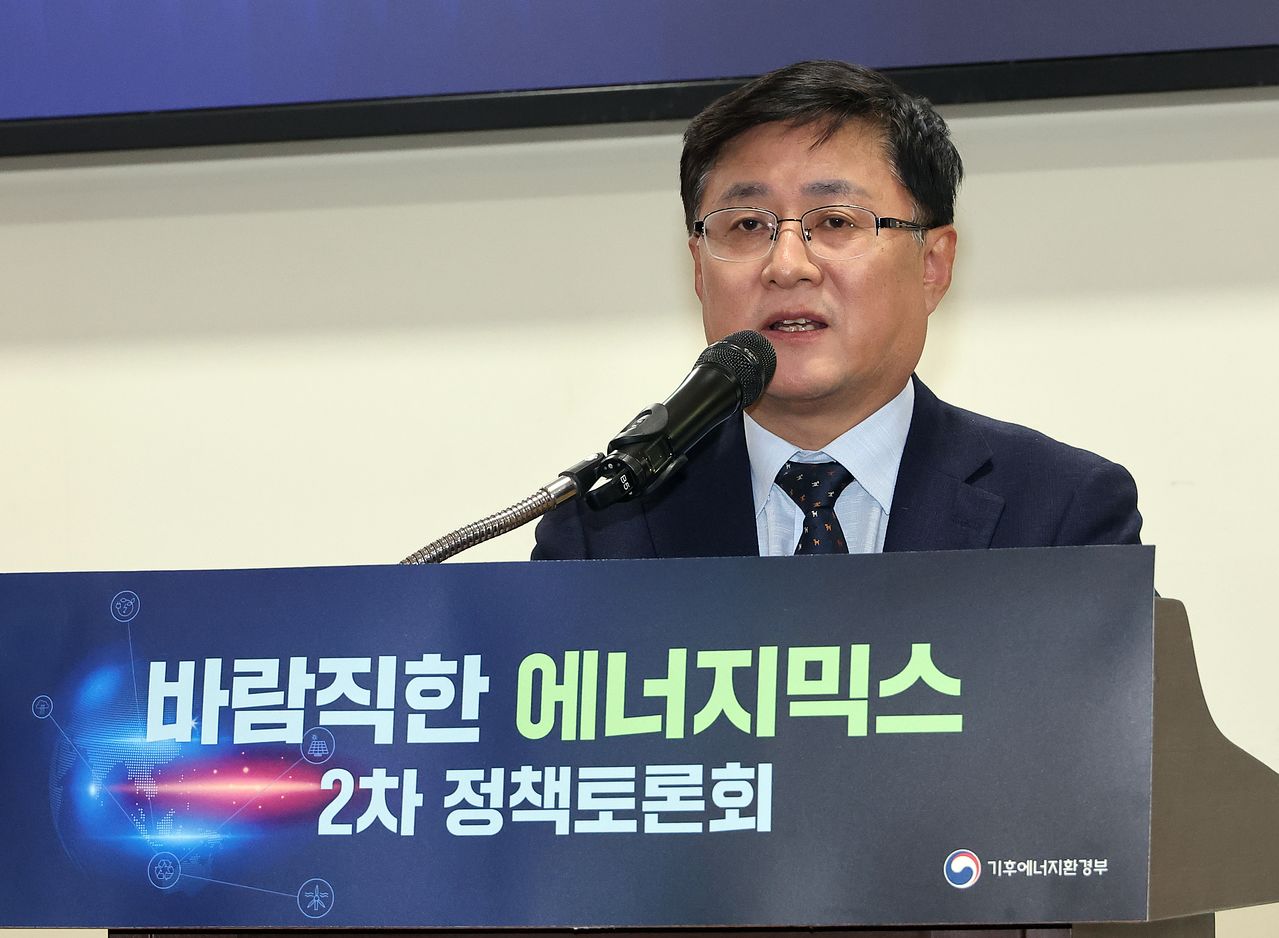 김성환 기후에너지환경부 장관이 7일 서울 여의도 국회 의원회관에서 열린 바람직한 에너지믹스 2차 정책 토론회에서 인사말을 하고 있다. 연합뉴스