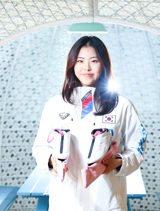 다음 달 6일 개막하는 밀라노·코르티나담페초 동계올림픽에서 여자 스피드스케이팅 단거리에 출전하는 이나현 선수. 김민선과 함께 한국 여자 빙속을 책임질 기대주로 꼽힌다. 유럽과 미국 선수에게도 뒤지지 않는 강한 체력과 큰 키(170㎝)에서 나오는 힘찬 스케이트가 장점이다. 우상조 기자