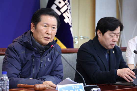 정청래 더불어민주당 대표가 7일 서울 송파구 서울시농수산식품공사에서 열린 서울 민생 현장 최고위원회의에서 발언하고 있다. 뉴스1