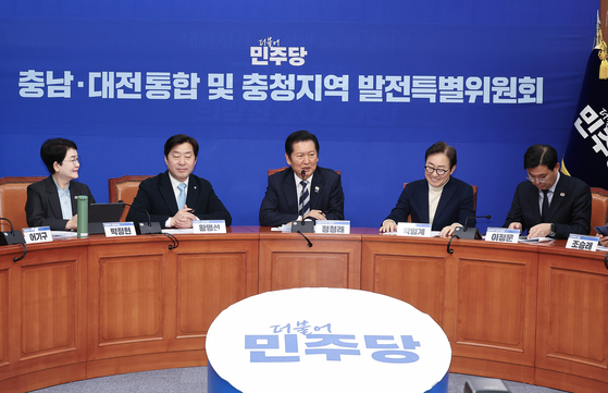 정청래 더불어민주당 대표(가운데)가 6일 국회에서 열린 충남?대전통합 및 충청지역 발전특별위원회 제2차 전체회의에서 발언하고 있다. 임현동 기자