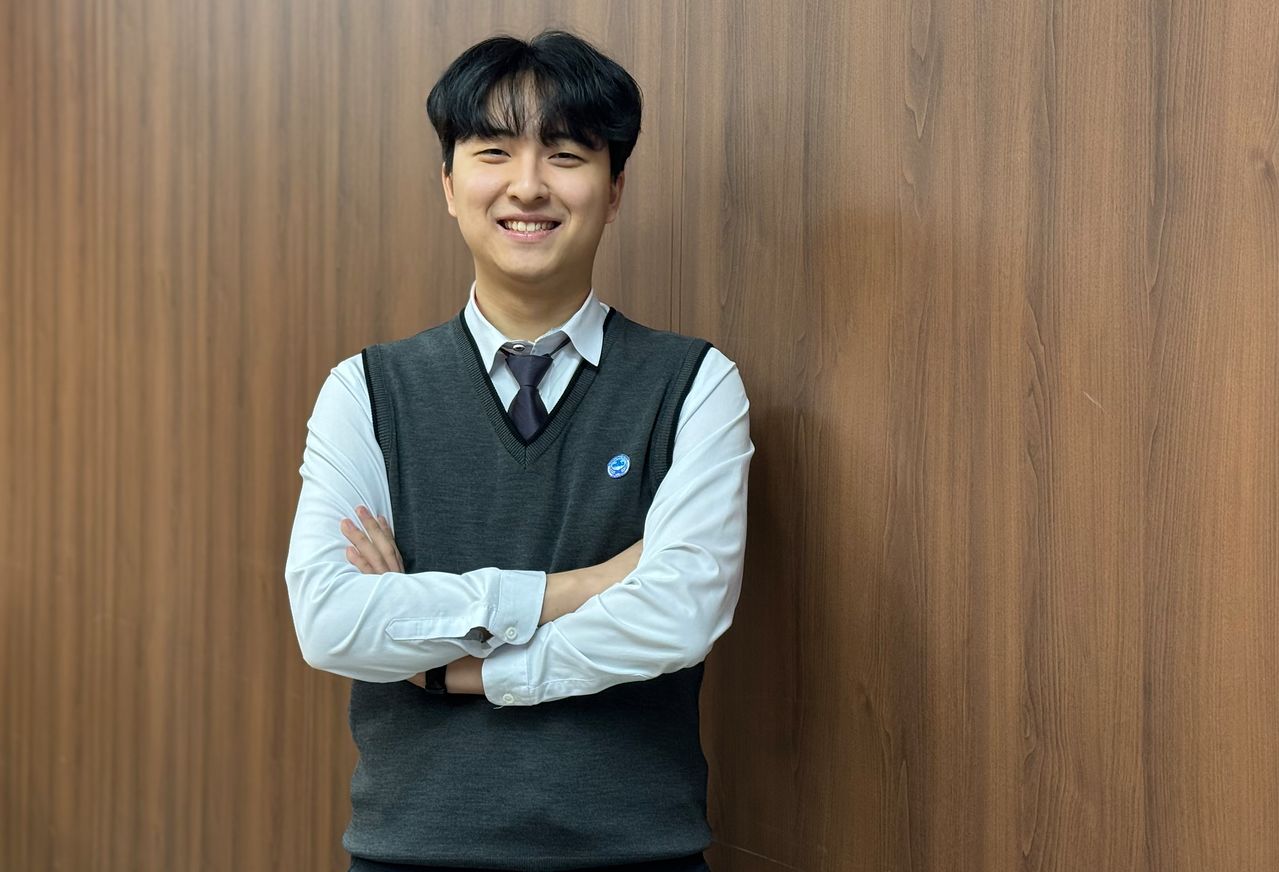 지난 6일 경기 화성시 병점고에서 만난 유하진 군. 유군은 2026학년도 입시에서 한양대 의대, 경희대 한의대, 중앙대 약대 등 메디컬 계열 학과 세 곳에 중복 합격했지만 어릴 적 장래희망이던 교사의 꿈을 이루기 위해 서울대 국어교육과 진학을 선택했다. 이보람 기자. 