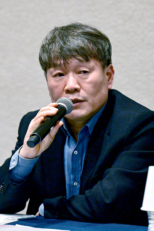 현대모비스 이규석 사장이 5일(현지시간) CES 2026에서 개최된 현대차그룹 기자간담회에서 로보틱스 분야 모비스 경쟁력과 사업 방향에대해 설명하고 있다.