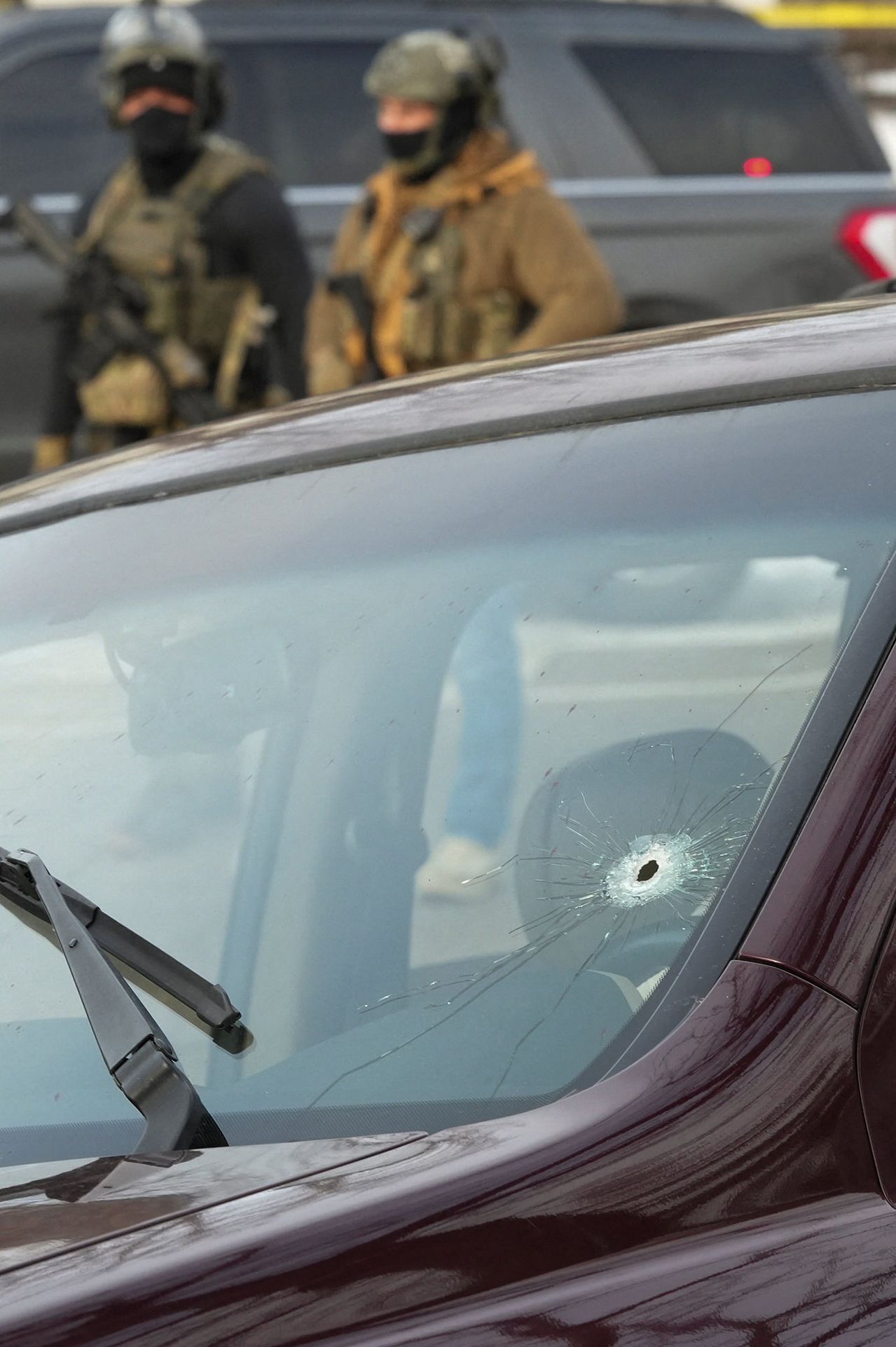 현지시간 7일 미네소타주 미니애폴리스에서 이민단속국 요원이 발사한 총에 37세 여성이 숨지는 사건이 발생했다. 사망한 여성이 타고 있던 차량의 앞유리에 총탄의 흔적이 보인다. 로이터=연합뉴스