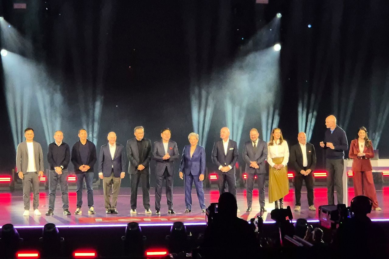 레노버가 6일(현지시간) 미국 라스베이거스의 돔 공연장 ‘스피어’에서 소비자가전쇼(CES) 2026 기조연설을 열었다. 이우림 기자