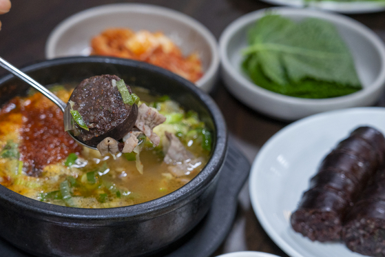 전주 조점례남문피순대의 순댓국. 백종현 기자