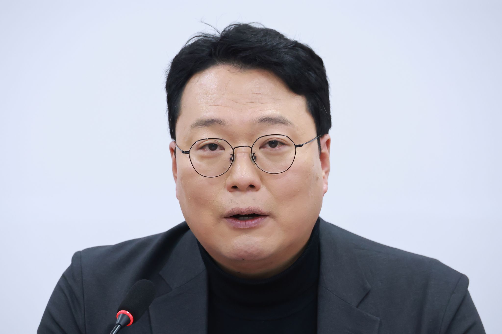천하람 개혁신당 원내대표가 지난 8일 국회에서 열린 최고위원회의에 참석해 발언하고 있다. 연합뉴스