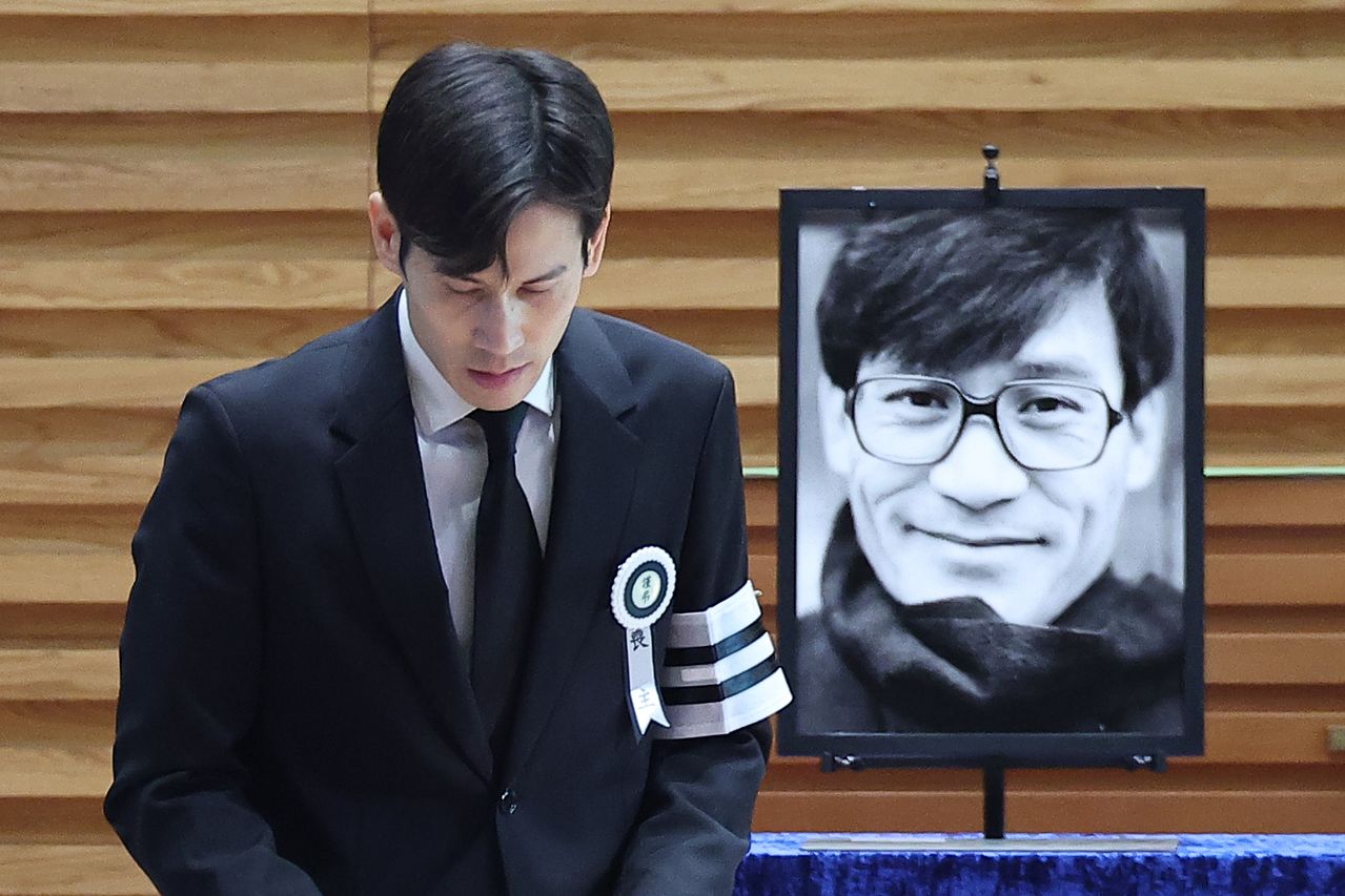 유가족 대표로 발언한 안다빈씨는 서양화가 겸 설치미술가다. 고인의 유가족으로는 배우자 오소영씨, 장남 안다빈씨, 차남 안필립씨 등이 있다. 임현동 기자