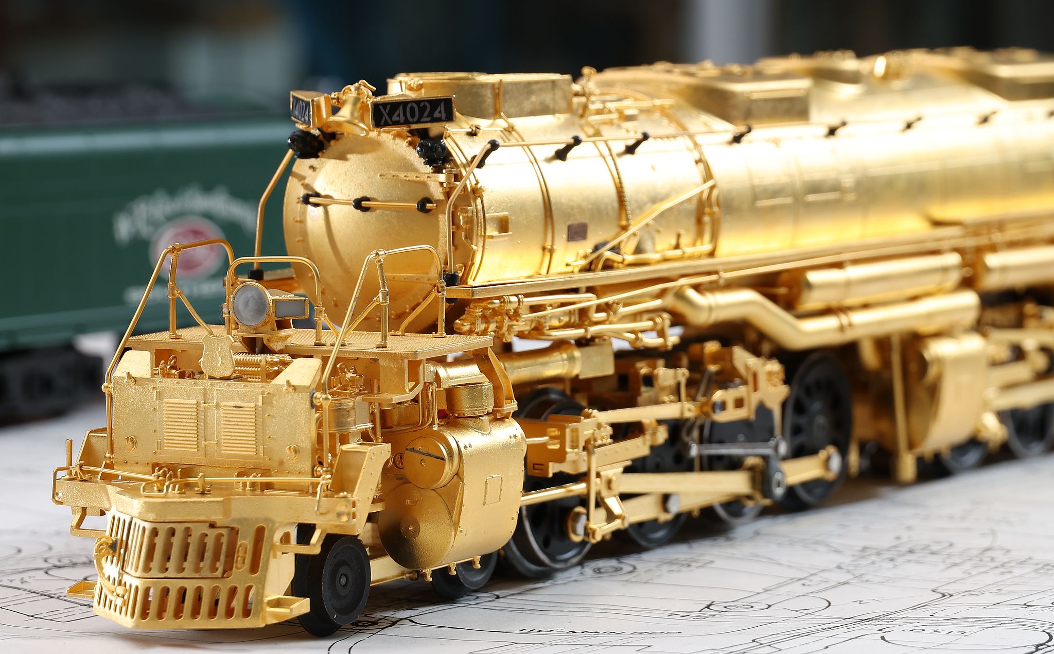 황동으로 만든 빅보이 기차. 아이언으로 제작한 모형 기차보다 10배 정도 비싸다.