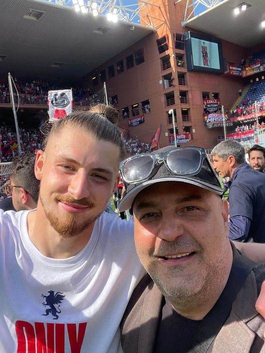 [사진] 라두 드라구신(좌)과 그의 에이전트 플로린 마네아(우).