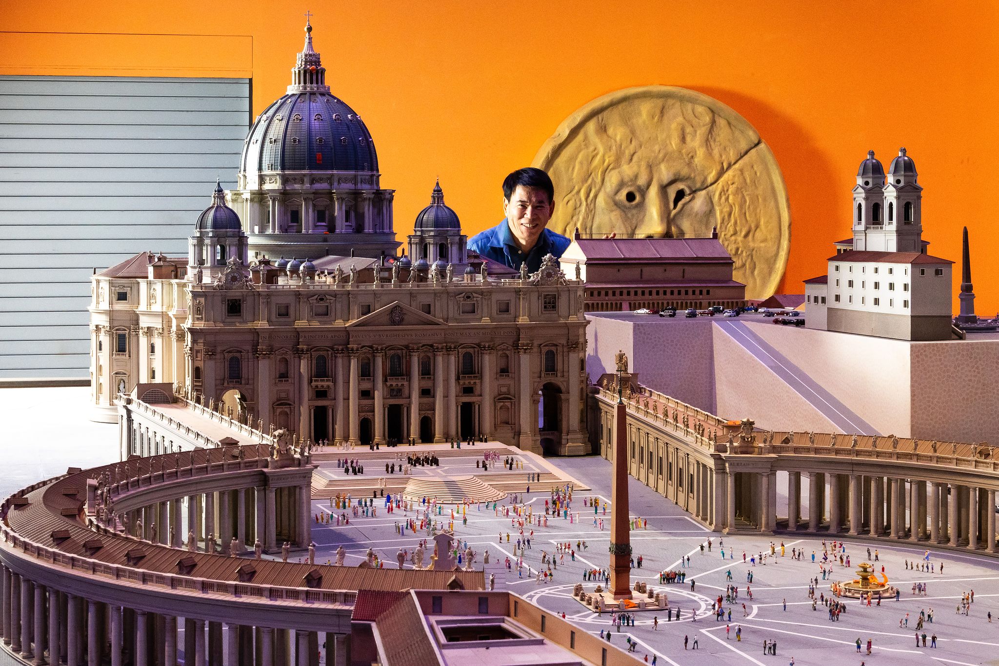 오는 31일 개관을 앞둔 이탈리아관 내 설치된 바티칸 성베드로대성당 디오라마를 조 대표가 바라보고 있다. 이탈리아관은 스위스관의 2배 규모다.