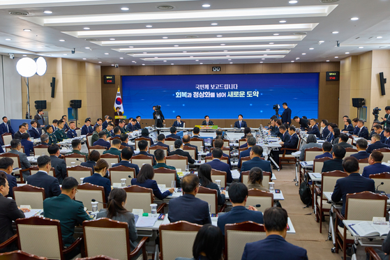 이재명 대통령이 지난달 18일 서울 용산 국방부 청사에서 열린 국방부, 국가보훈부 업무보고에 참석한 모습. 대통령실.