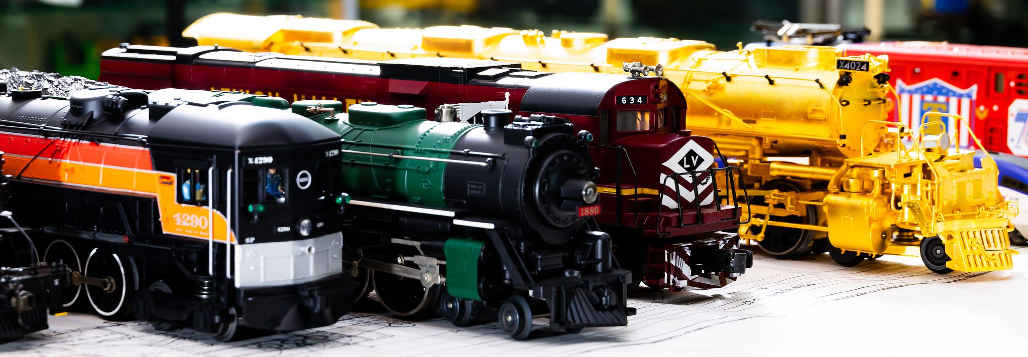 조성원 대표가 제작한 다양한 모형 기차. 