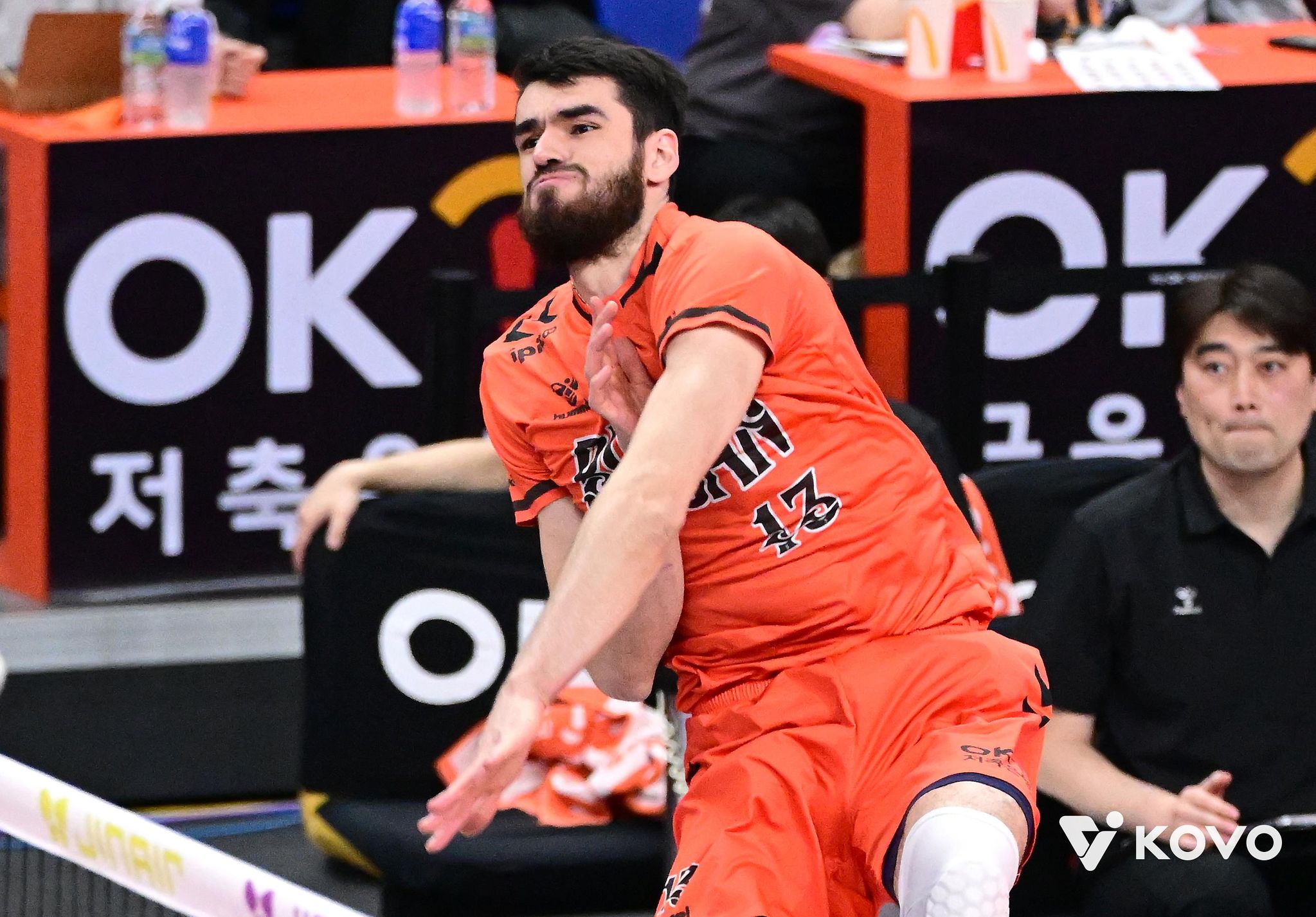 디미트로프가 17득점하며 공격을 이끈 OK저축은행이 현대캐피탈에 셧아웃 승리를 거뒀다. 사진 KOVO