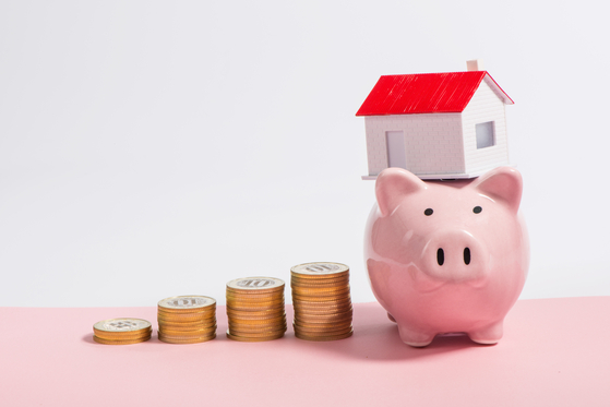 최근 시중은행은 건강 관리와 이자 혜택을 결합한 정기적금을 선보이고 있다. 중앙포토. 