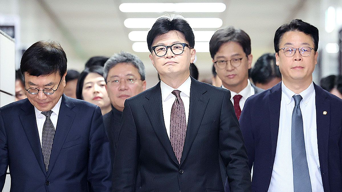2024년 12월 한동훈 당시 대표가 당대표 사퇴 회견을 하기 위해 이동하는 모습. [연합뉴스]