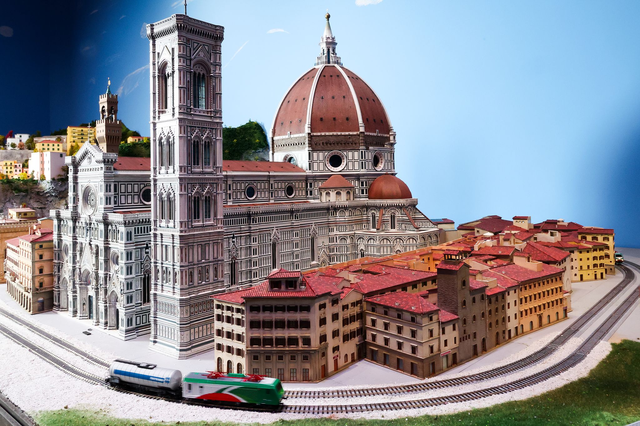  개관을 앞두고 준비가 한창인 이탈리아관에 마련된 피렌체 두오모 성당 디오라마. 