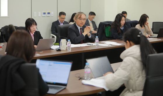 국무총리 산하 검찰개혁추진단 박찬운 자문위원장이 지난해 12월 4일 서울 종로구 정부서울청사 창성동 별관에서 열린 기자간담회에서 발언하고 있다. 연합뉴스