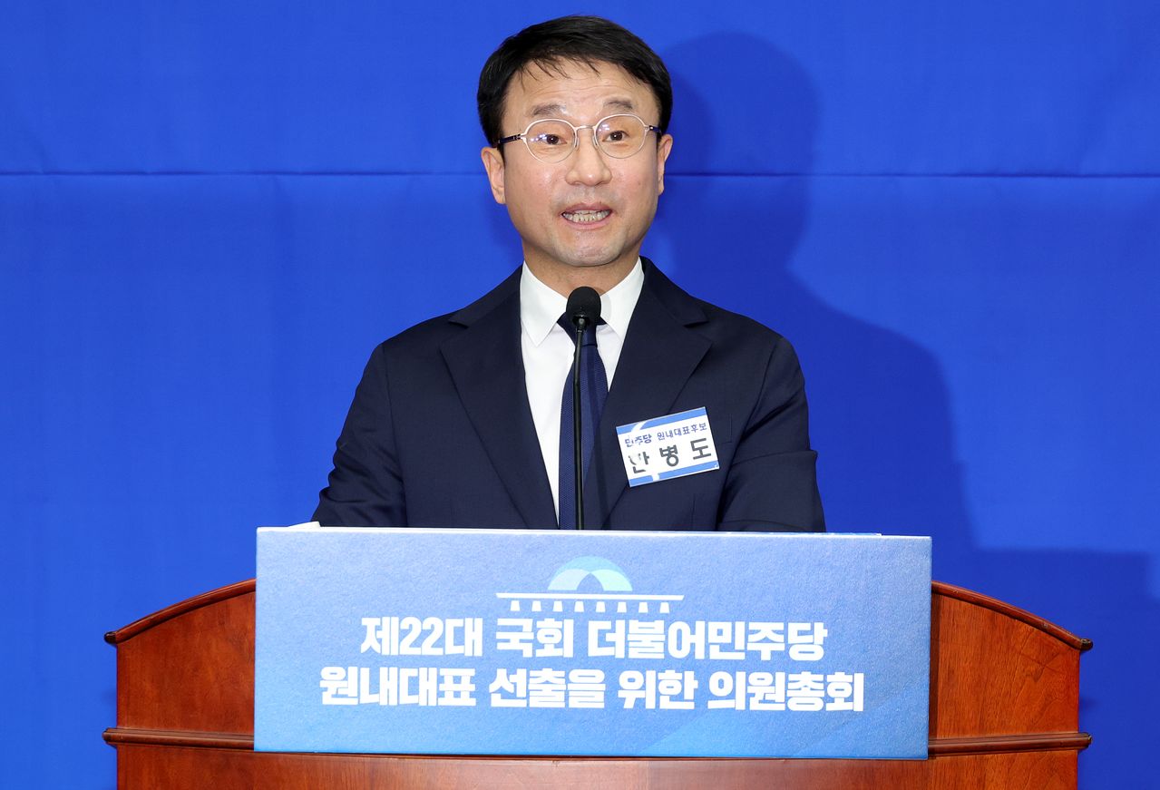 11일 오후 국회에서 열린 더불어민주당 원내대표 보궐선거에서 한병도 의원이 신임 원내대표로 선출됐다. 장진영 기자