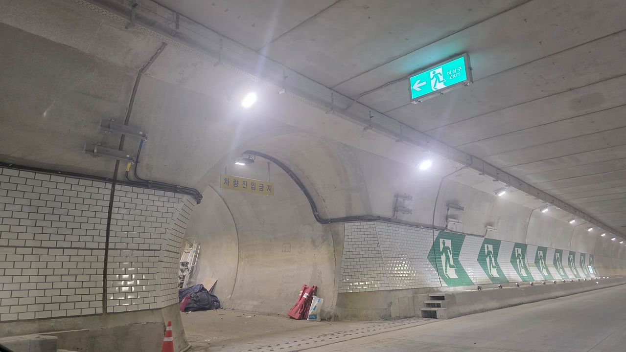 화재나 사고 발생시 우회 할 수 있는 통로 모습. 위성욱 기자 