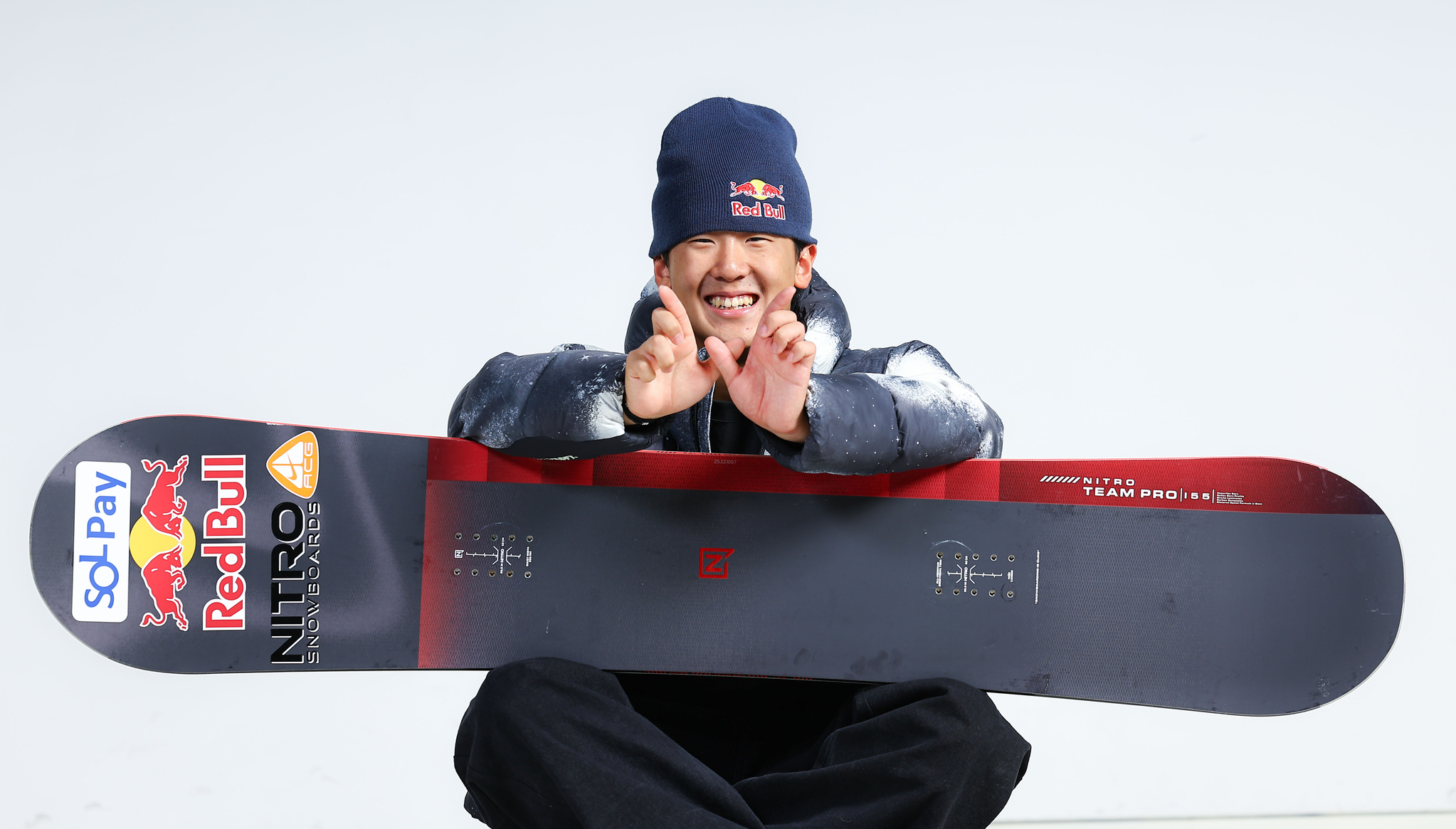 외모와 말투까지 닮아 ‘스노보드계 손흥민’이라 불리는 그는 손흥민의 ‘찰칵 세리머니’에서 영감을 얻어 두 손으로 승자를 뜻하는 ‘W(Winner)’를 만드는 세리머니를 준비했다. 김종호 기자