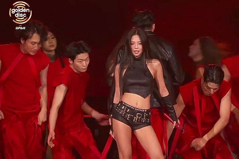 제니는 아티스트 대상을 받았다. [사진 유튜브 캡처]