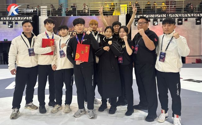 대한MMA총협회 선수단은 지난8일부터11일까지 중국 쓰촨성 루저우에서 개최된OCA(아시아올림픽평의회)인정 단체인AMMA(아시아종합격투기협회)주관‘제3회 아시아MMA선수권대회’에 참가,김민건이 은메달,최은석이 동메달을 획득하는 성과를 거뒀다. / 대한MMA총협회