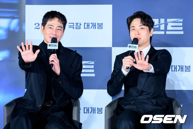 [OSEN=지형준 기자] 12일 오전 서울 광진구 자양동 롯데시네마 건대입구에서 영화 '휴민트' 제작보고회가 열렸다.영화 ‘휴민트’는 비밀도, 진실도 차가운 얼음 바다에 수장되는 블라디보스토크에서 서로 다른 목적을 가진 이들이 격돌하는 이야기.배우 조인성, 박정민이 간담회를 하고 있다.  2026.01.12 / jpnews@osen.co.kr