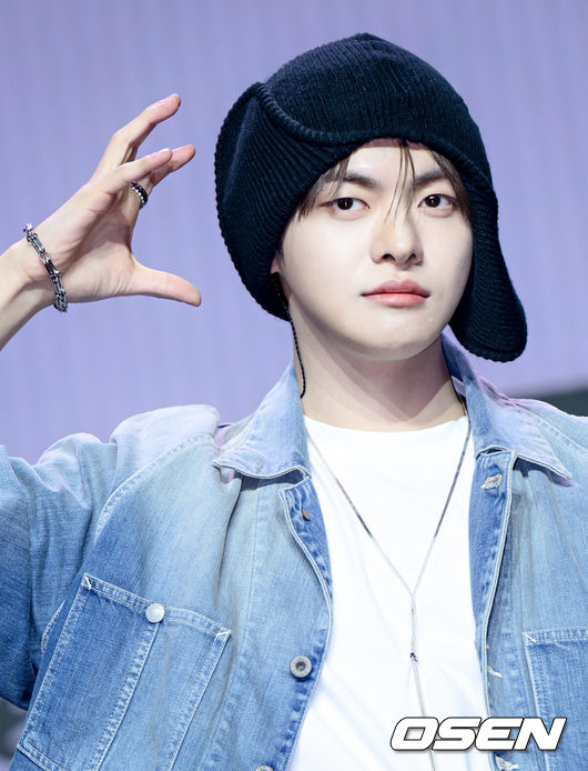 [OSEN=조은정 기자] 알파드라이브원 미니 1집 ‘EUPHORIA’ 발매 기념 미디어 쇼케이스가 12일 서울 용산구 블루스퀘어에서 열렸다.알파드라이브원의 데뷔 앨범인 미니 1집 ‘EUPHORIA’에는 선공개곡 ‘FORMULA’(포뮬러)와 타이틀곡 ‘FREAK ALARM’(프릭 알람)을 비롯해 ‘Raw Flame’(로우 플레임), ‘Chains’(체인스), ‘Never Been 2 Heaven’(네버 빈 투 헤븐), ‘Cinnamon Shake’(시나몬 셰이크)까지 총 6곡이 수록됐다.알파드라이브원 리오가 포즈를 취하고 있다.  2026.01.12 /cej@osen.co.kr