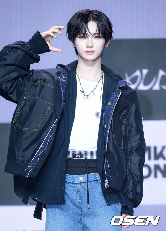 [OSEN=조은정 기자] 알파드라이브원 미니 1집 ‘EUPHORIA’ 발매 기념 미디어 쇼케이스가 12일 서울 용산구 블루스퀘어에서 열렸다.알파드라이브원의 데뷔 앨범인 미니 1집 ‘EUPHORIA’에는 선공개곡 ‘FORMULA’(포뮬러)와 타이틀곡 ‘FREAK ALARM’(프릭 알람)을 비롯해 ‘Raw Flame’(로우 플레임), ‘Chains’(체인스), ‘Never Been 2 Heaven’(네버 빈 투 헤븐), ‘Cinnamon Shake’(시나몬 셰이크)까지 총 6곡이 수록됐다.알파드라이브원 안신이 포즈를 취하고 있다.  2026.01.12 /cej@osen.co.kr