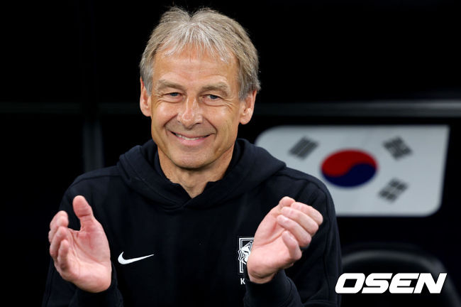 DOHA, QATAR - FEBRUARY 06:  Jrgen Klinsmann, Manager of South Korea during the AFC Asian Cup semi final match between Jordan and South Korea at Ahmad Bin Ali Stadium on February 06, 2024 in Doha, Qatar. (Photo by Lintao Zhang/Getty Images)