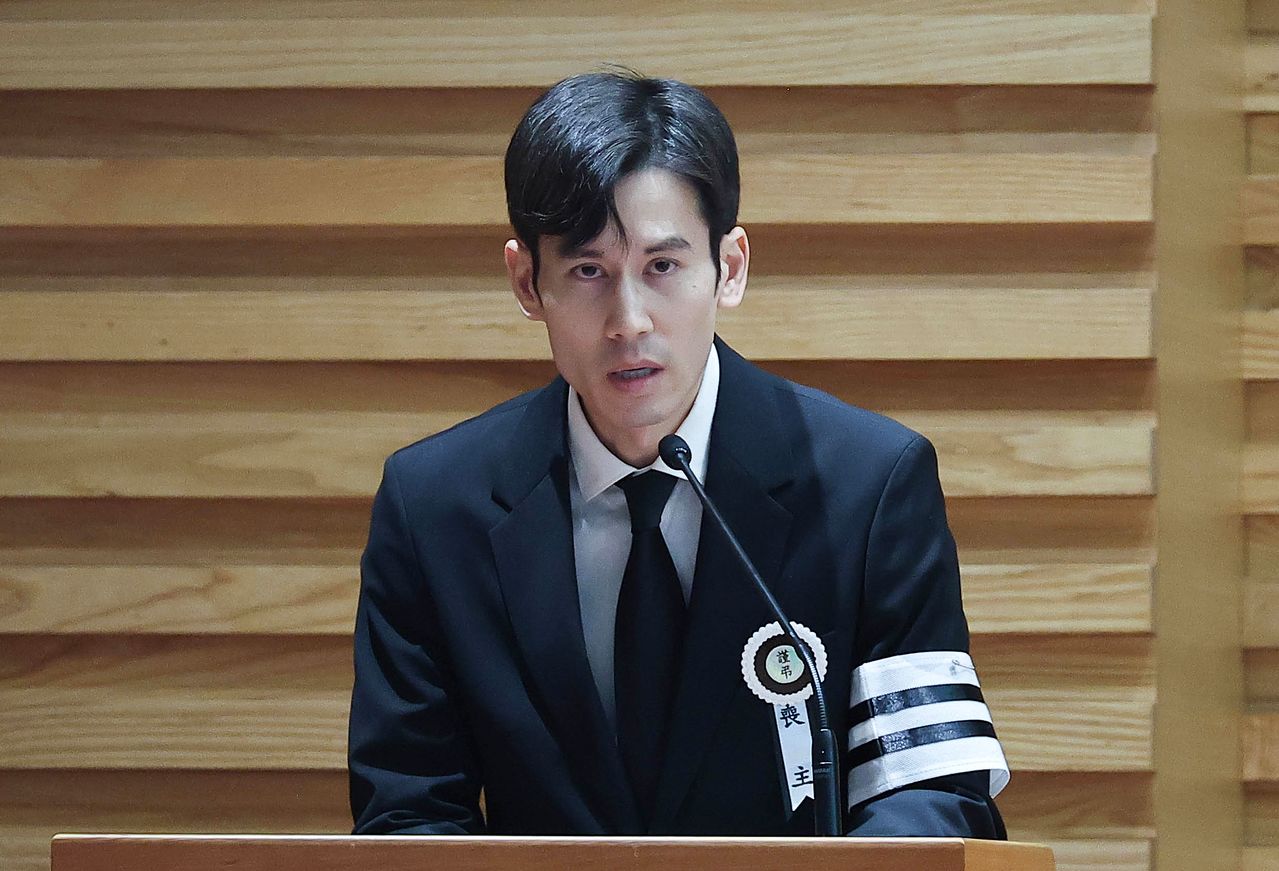 고 안성기의 아들 안다빈씨가 지난 9일 아버지의 영결식에서 인사말을 하고 있다. 임현동 기자