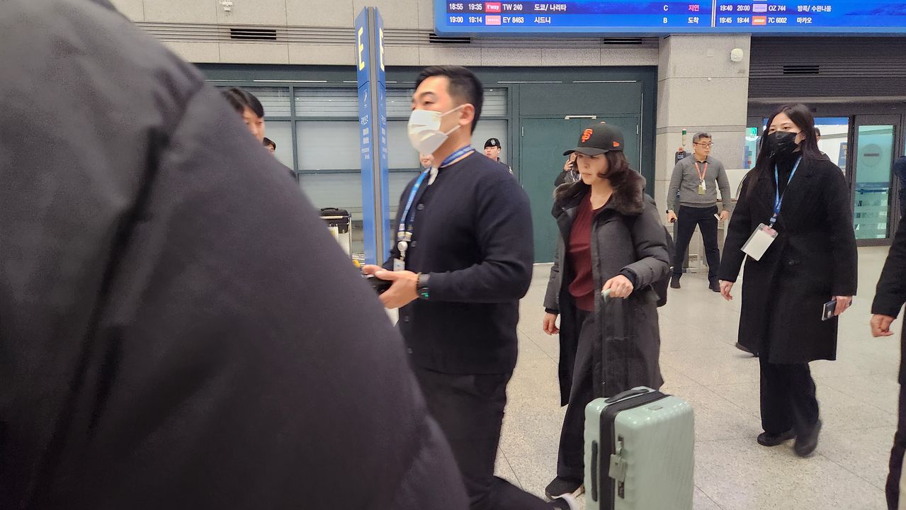 11일 김경 서울시의원이 인천국제공항을 통해 입국했다. 이규림 기자