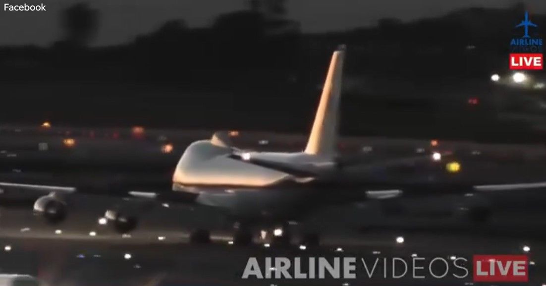 공중지휘통제기 E-4B 나이트워치가 51년 만에 LA 국제공항(LAX)에 착륙하고 있다. 사진 SNS 캡처