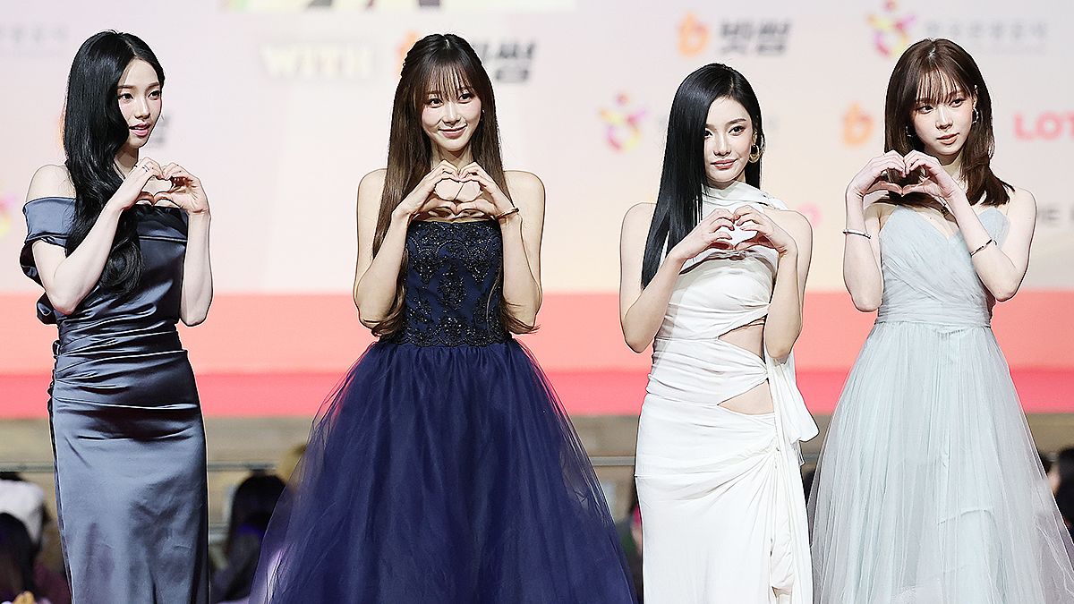  걸그룹 에스파가 지난해 12월25일 인천 영종도 인스파이어에서 열린 ‘2025 SBS 가요대전' 레드카펫 행사에 참석해 포즈를 취하고 있다. 뉴스1