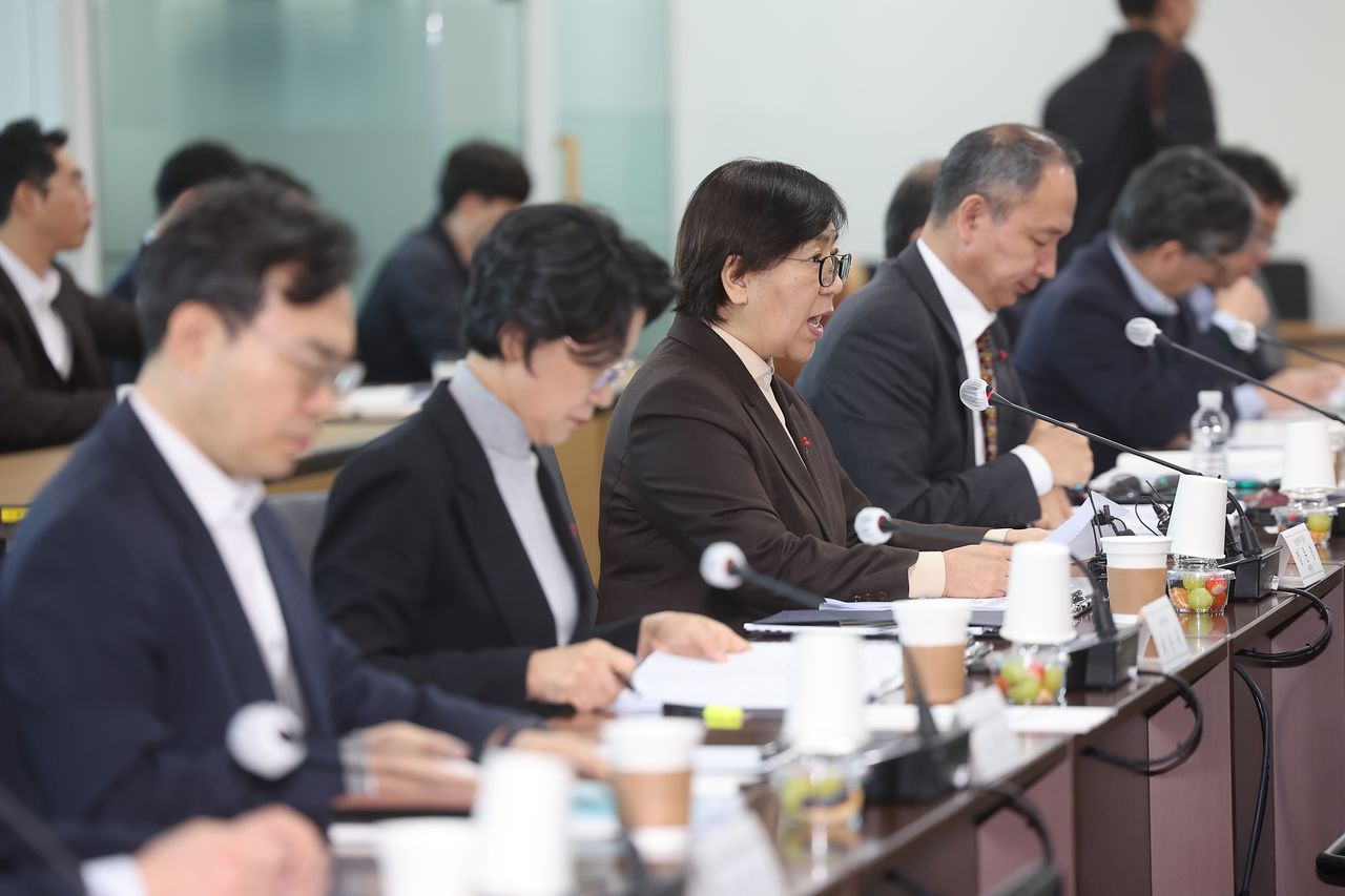 정은경 보건복지부 장관이 13일 서울 서초구 국제전자센터에서 열린 제3차 보건의료정책심의위원회에서 발언하고 있다. 연합뉴스